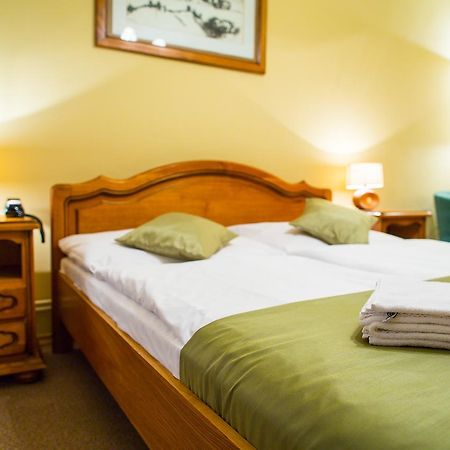 Hotel Satelit Pöstyén Kültér fotó