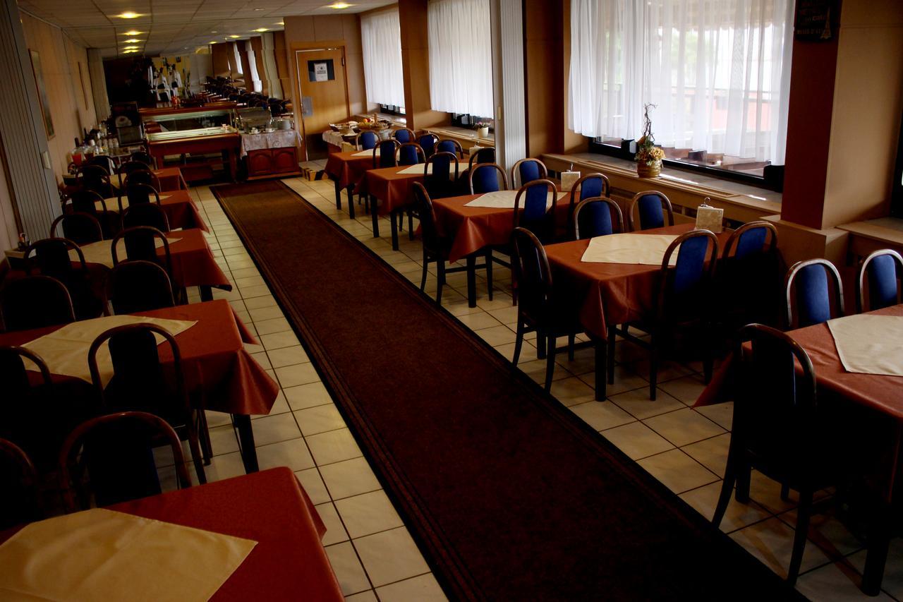 Hotel Satelit Pöstyén Kültér fotó