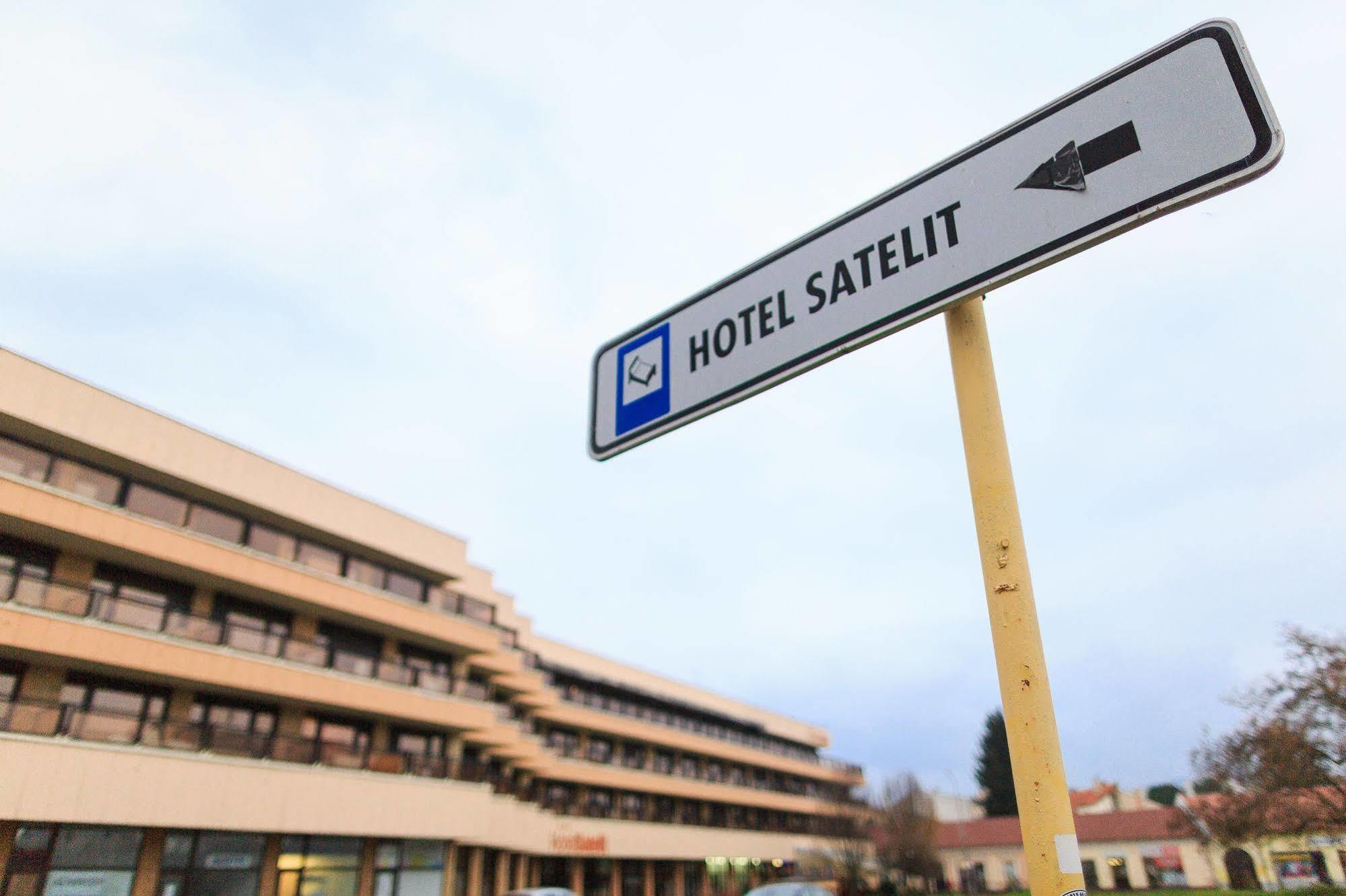 Hotel Satelit Pöstyén Kültér fotó