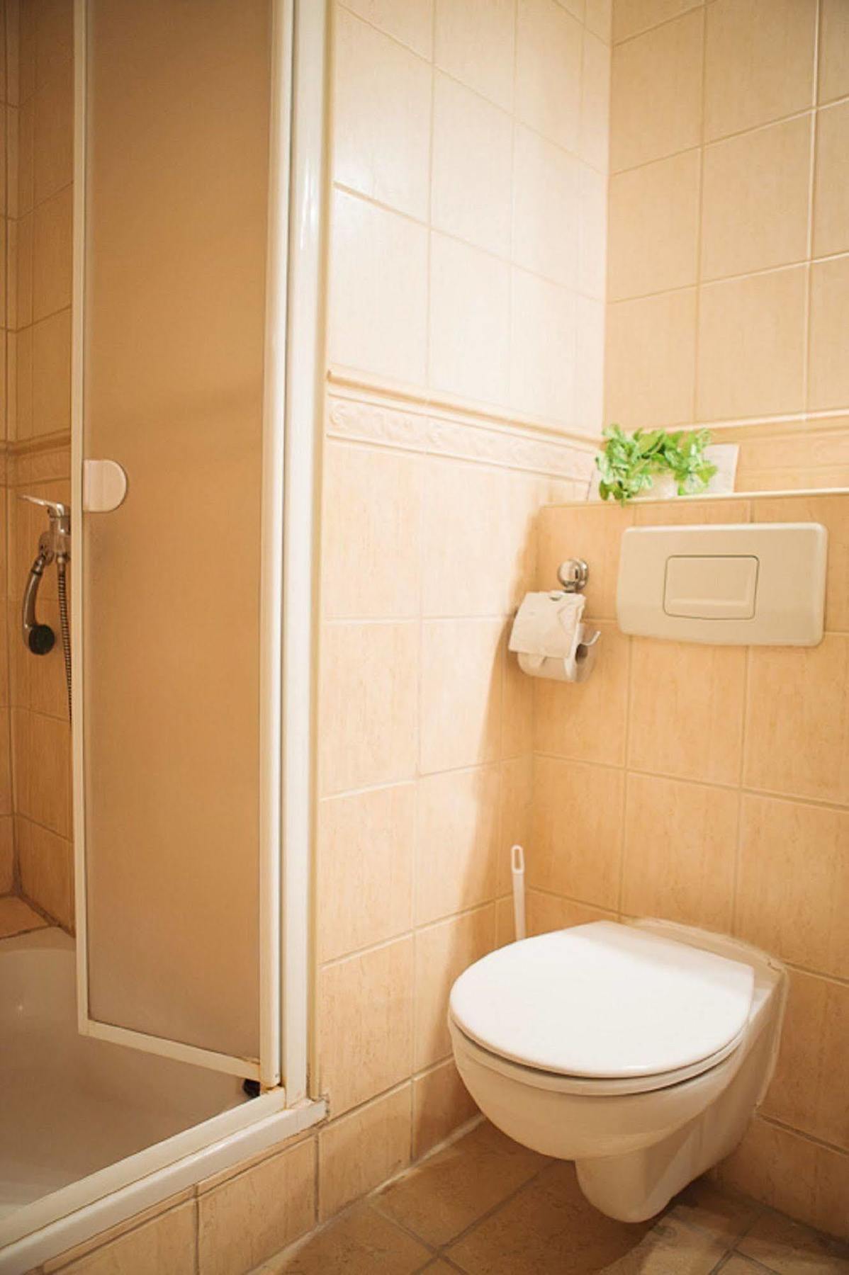 Hotel Satelit Pöstyén Kültér fotó