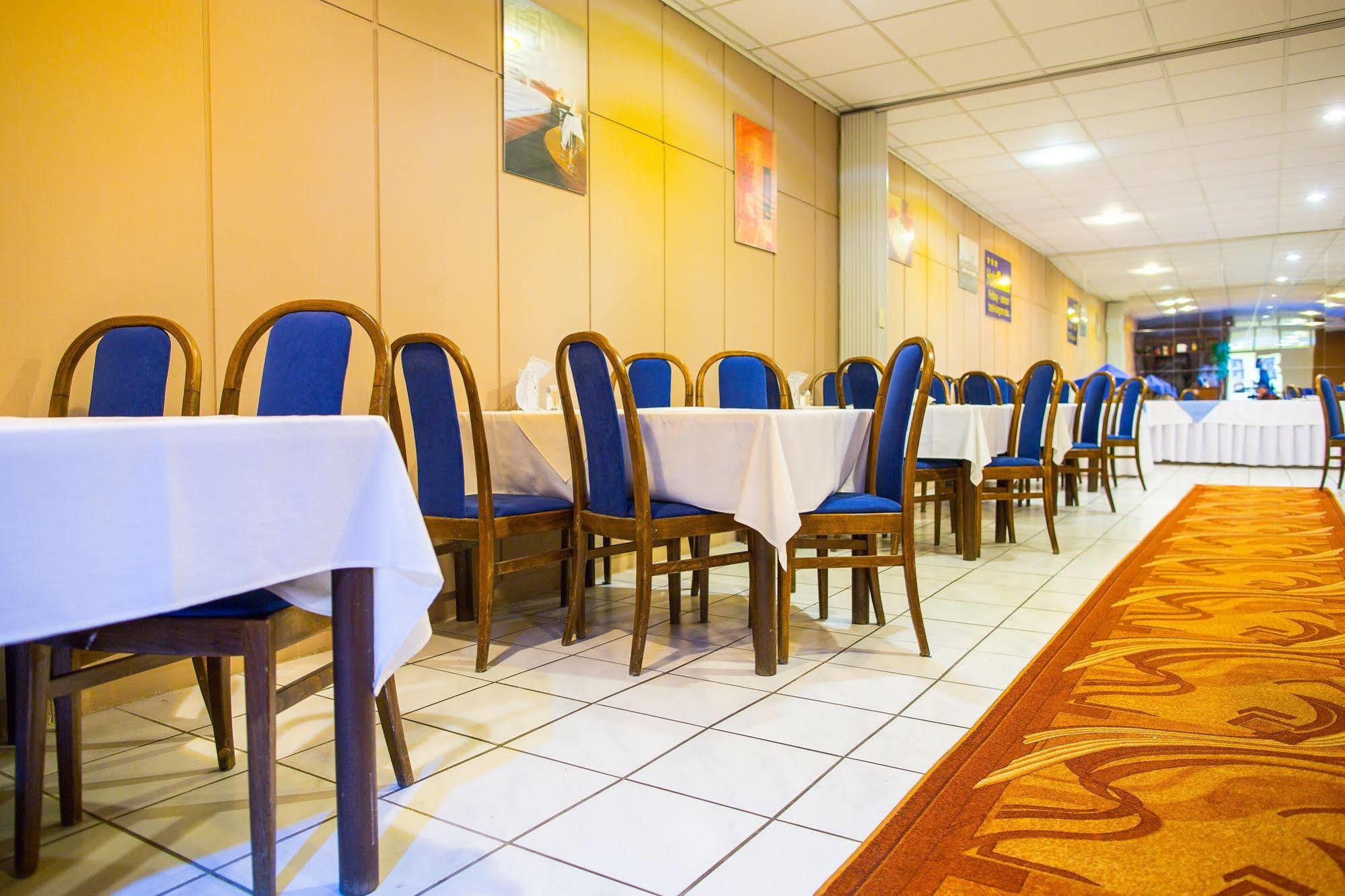 Hotel Satelit Pöstyén Kültér fotó